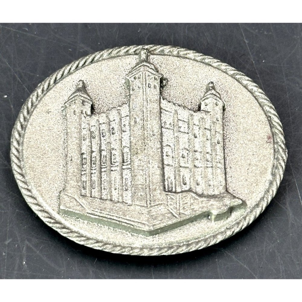 H M His Majesty Tower of London Metal Silver Tone Tourist  Magnet